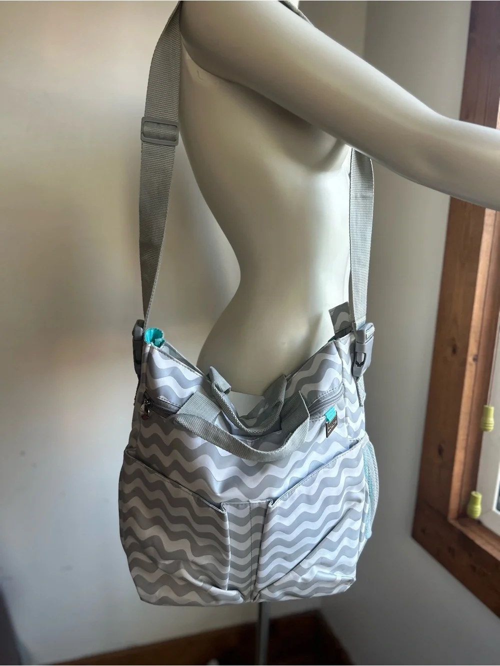 Lename Gray Wave-Print Crossbody Tote Bag with Teal Accent